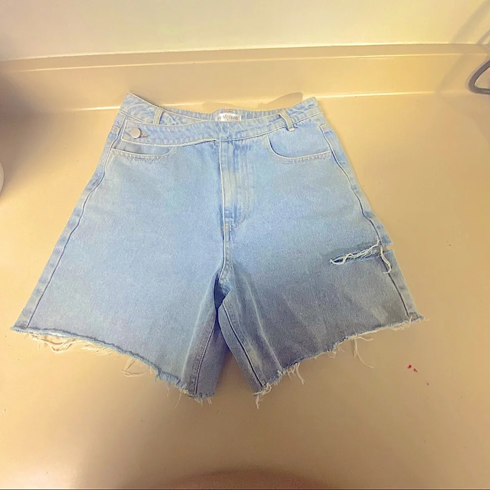 Vestique Collection Jean Shorts S NWT - Picture 1 of 4